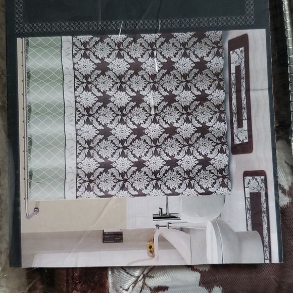 Bathroom Set - Picture 4 of 7